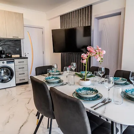 Sea View Luxury Apartments- Forest Retreat Luxury Appartamento *