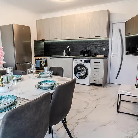 Sea View Luxury Apartments- Forest Retreat Luxury Appartamento *