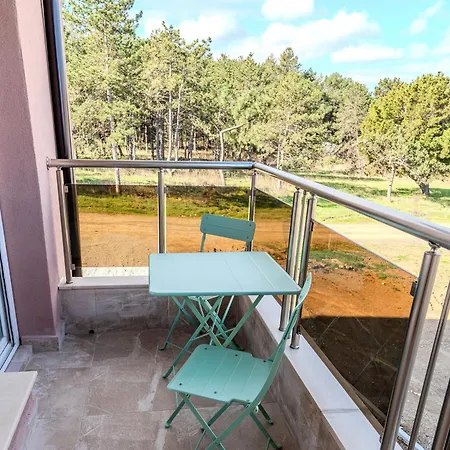 Sea View Luxury Apartments- Forest Retreat Luxury Appartamento